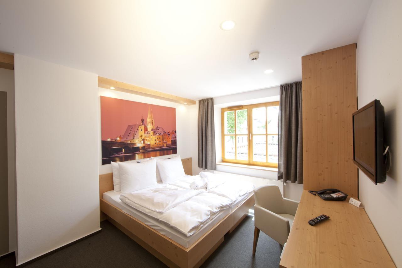 "Beim Butz" Hotel Worth an der Donau Phòng bức ảnh